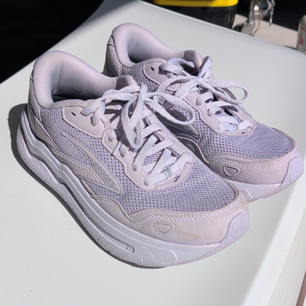 Brooks Women's Light Purple Sneakers